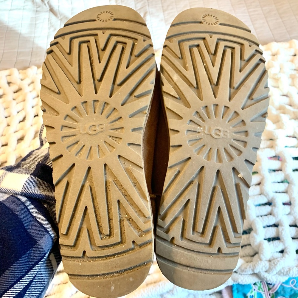 UGG Australia Bailey Button Short Chestnut - Picture 6 of 8